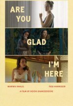 Ты рада, что я здесь?